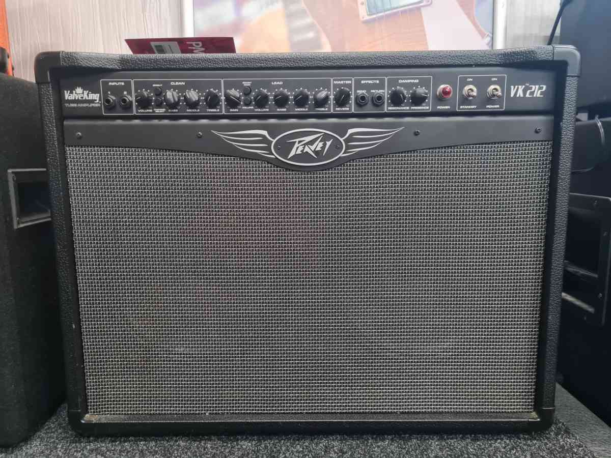 An image of Pre-Owned Peavey ValveKing VK212 100W 2x12" Guitar Combo Amp | PMT Online