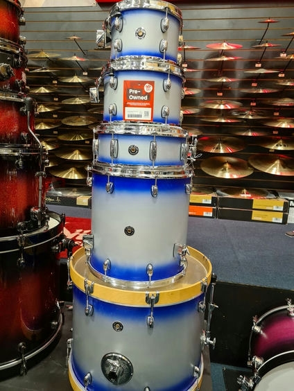 An image of Pre-Owned Gretsch Catalina Blue Fade 22" Shell Pack