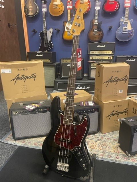 An image of Pre-Owned Fender Vintera II 60s Jazz Bass RW Black (047107) | PMT Online