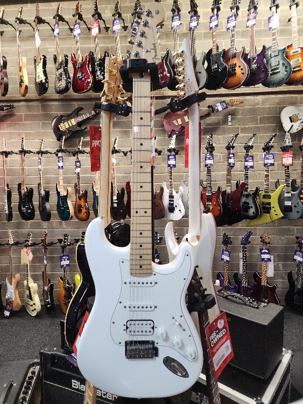 An image of Pre-Owned-Fender Stratocaster Player HSS (048601) | PMT Online