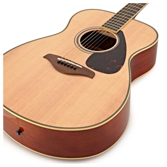 Yamaha FS820 MKII Acoustic Guitar, Natural body closeup