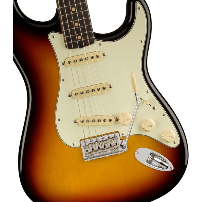 Fender American Vintage Ii 61 Strat Rw 3 Tone Sunburst, body closeup