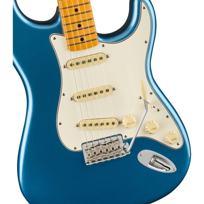 Fender American Vintage Ii 73 Strat Mn Lake Placid Blue, body closeup