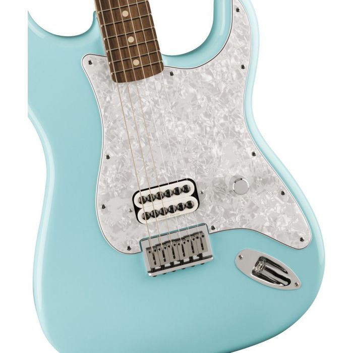 Fender Tom Delonge Stratocaster Rw Daphne Blue, body closeup