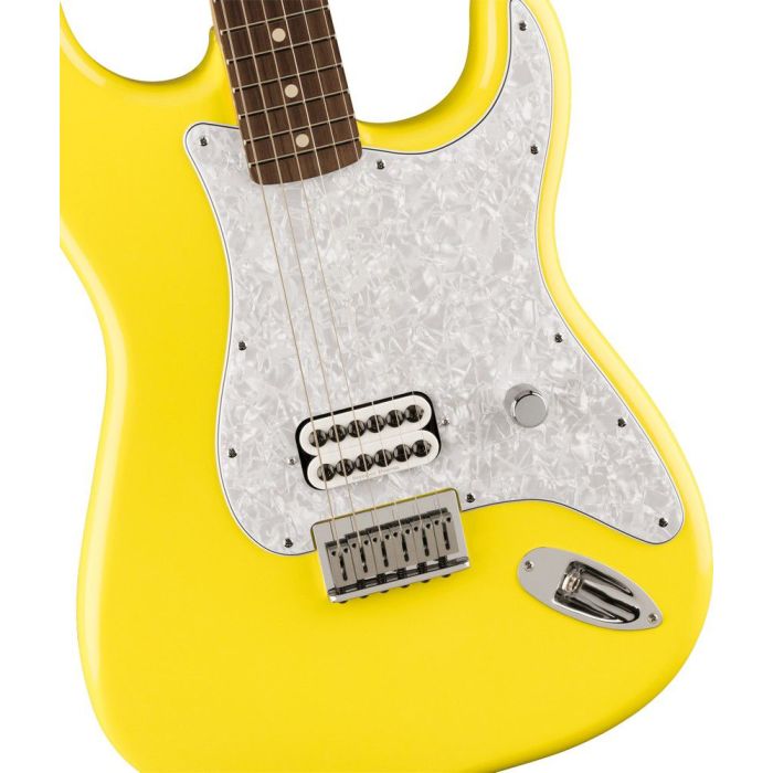 Fender Tom Delonge Stratocaster Rw Graffiti Yellow, body closeup