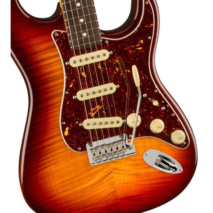 Fender 70th Anniversary American Professional Ii Stratocaster Rw Comet Burst, body closeup