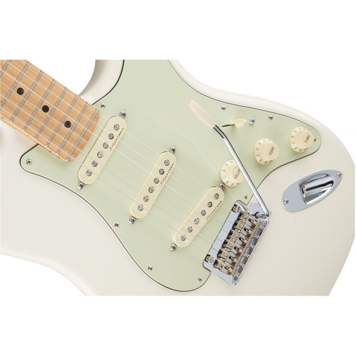 Fender Deluxe Roadhouse Stratocaster in Olympic White Body