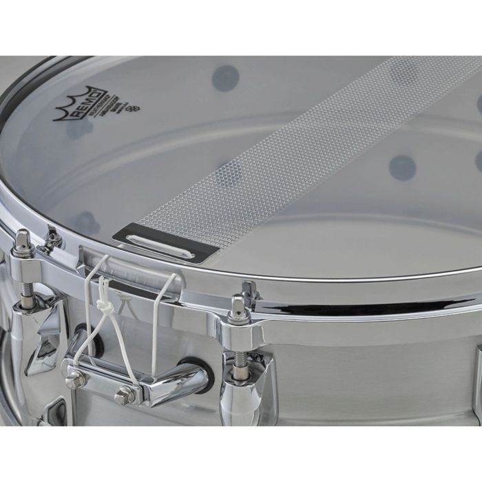 Yamaha Recording Custom 14 x 5.5 Inch Aluminium Snare Drum Snare Detail