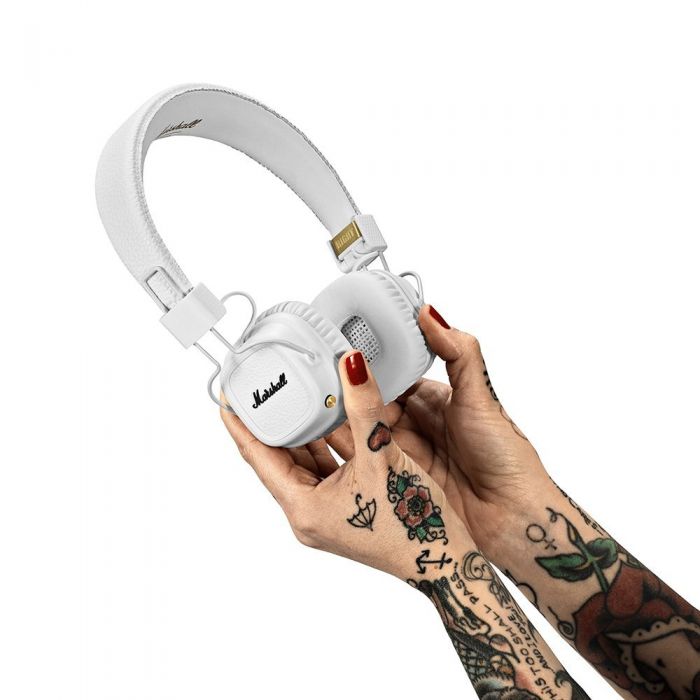 Marshall Major II Bluetooth Wireless Headphones White In Hands