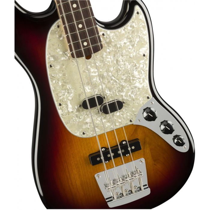 Fender American Performer Mustang Bass RW FB 3-Color Sunburst front closeup