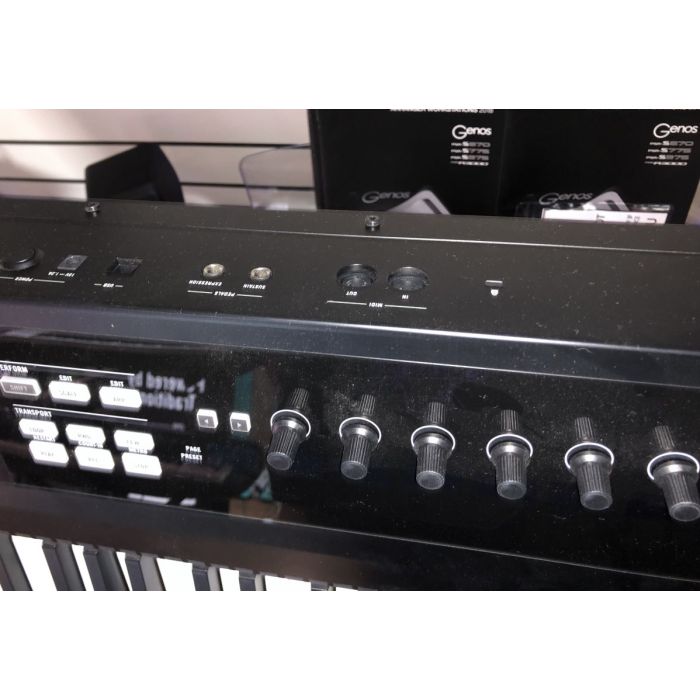 B-Stock Komplete Kontrol S88 Controls and Connections
