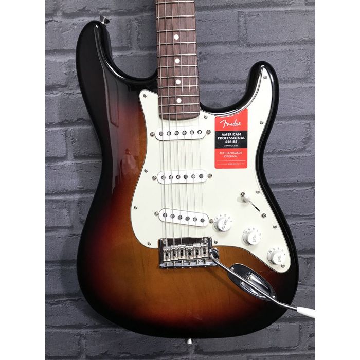 B-Stock Fender American Pro Stratocaster RW 3-Colour Sunburst Body Detail