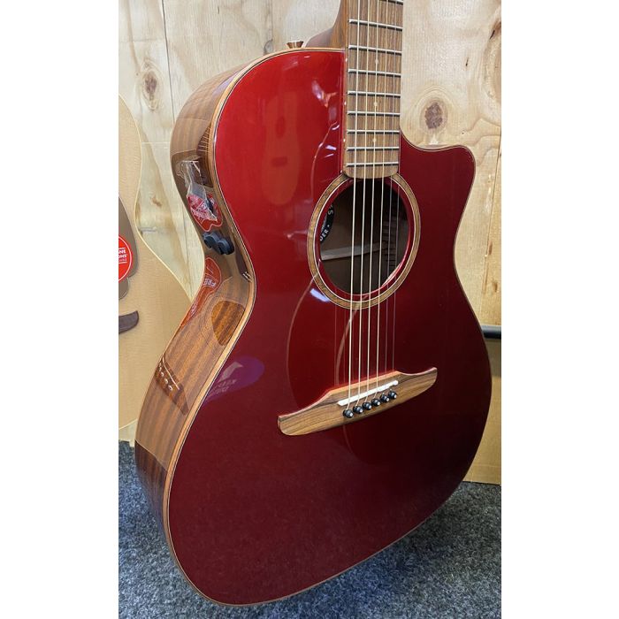 B Stock Fender Newporter Classic Electro Acoustic Red Metallic Full Body