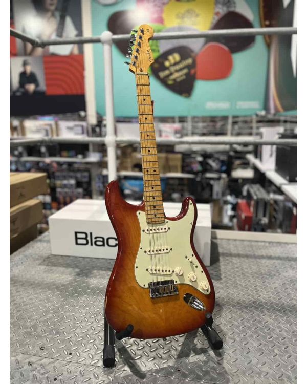 Pre-Owned Fender Custom Shop Custom Deluxe Stratocaster, Aged Cherry Sunburst